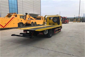 东河非事故拖车