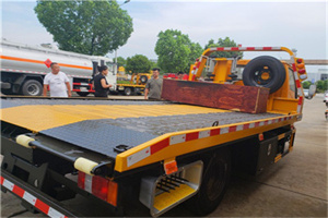 东河附近拖车电话号码服务