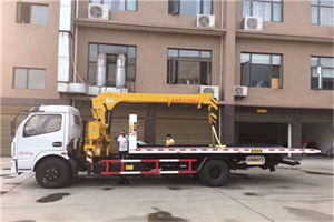 东河附近汽车轮胎更换